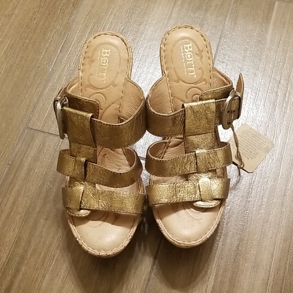 Gold Plataform shoes